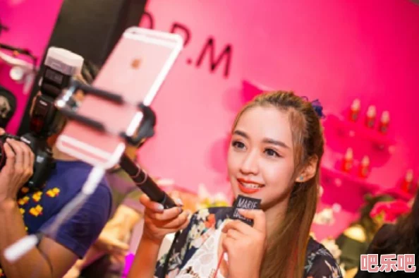 震撼来袭！我的朋友她的麦子dj，竟然在音乐节上即兴演奏，观众疯狂尖叫，现场气氛火爆！