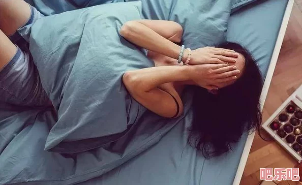 熟睡人妻被讨厌的公侵犯，警方紧急介入深夜惊魂，受害者状况令人震惊！