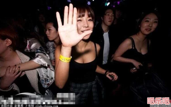 亚洲夜夜爱网友认为该节目内容丰富多样，能够展示不同文化的夜生活，但也有人担心其可能引发不良风气